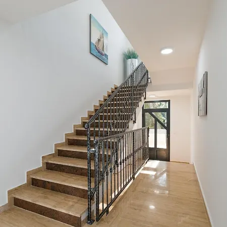 With Parking Space - 18539 Appartamento Vir