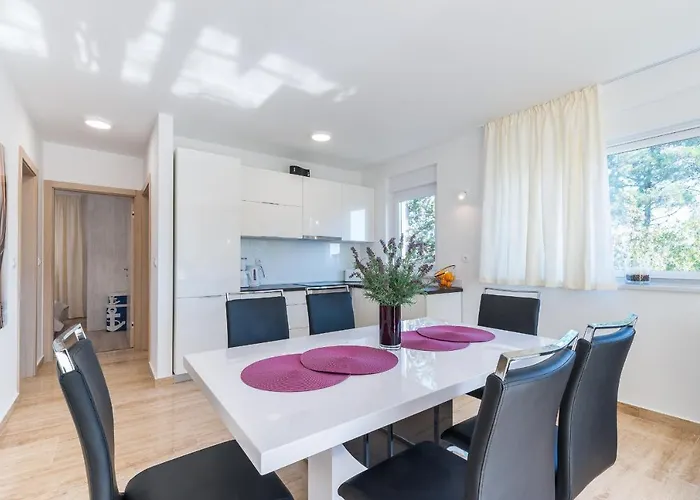 Apartman With Parking Space - 18539 *